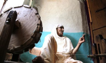 Raja Begum (70), one such craftswoman, in order to make ends meet, has been spinning wool into yarn from the past 40 years.
