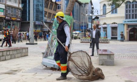 An employee of muncipal council holding a net to trap dogs stands deployed at newly renovated Polo View market as G20 delegates are likely to visit the area on May 24, 2023. [FPK Photo/ Umar Farooq]