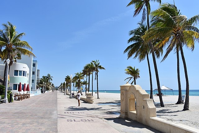 Hollywood Beach in Hollywood, Florida. [Photo: Wikimedia]